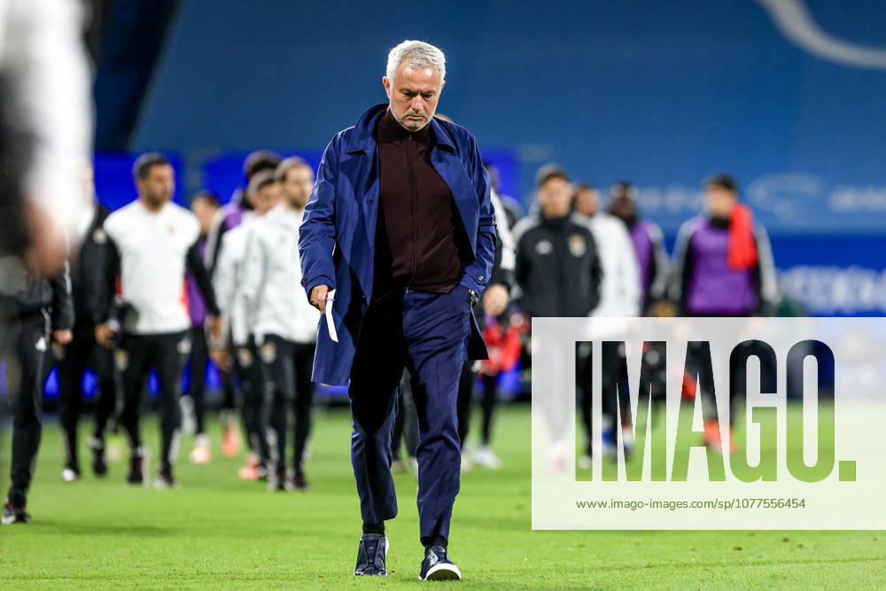 GD Estoril Praia v SL Benfica - Primeira Liga Jose Mourinho, head coach of SL Benfica, looks on during the Primeira Liga match between GD Estoril Praia and SL Benfica at Estadio Antonio Coimbra da Mota in Estoril, Portugal, on May 16, 2026. Lisbon Estoril Portugal