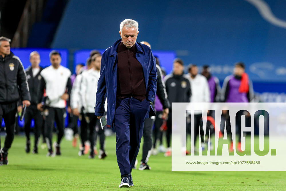 GD Estoril Praia v SL Benfica - Primeira Liga Jose Mourinho, head coach of SL Benfica, looks on during the Primeira Liga match between GD Estoril Praia and SL Benfica at Estadio Antonio Coimbra da Mota in Estoril, Portugal, on May 16, 2026. Lisbon Estoril Portugal