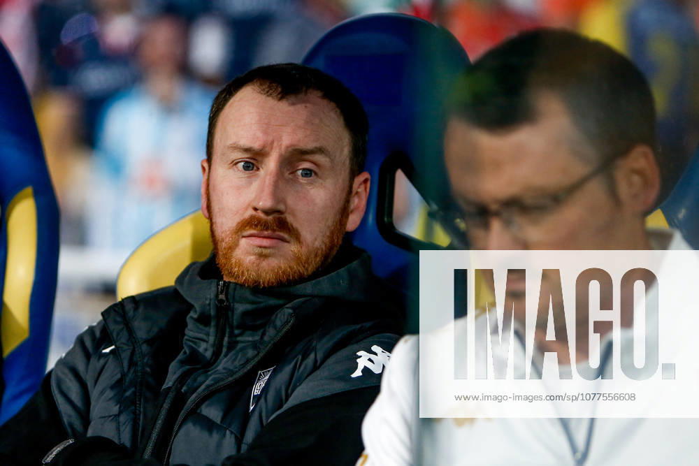 GD Estoril Praia v SL Benfica - Primeira Liga Ian Cathro, head coach of GD Estoril de Praia, looks on during the Primeira Liga match between GD Estoril Praia and SL Benfica at Estadio Antonio Coimbra da Mota in Estoril, Portugal, on May 16, 2026. Lisbon Estoril Portugal