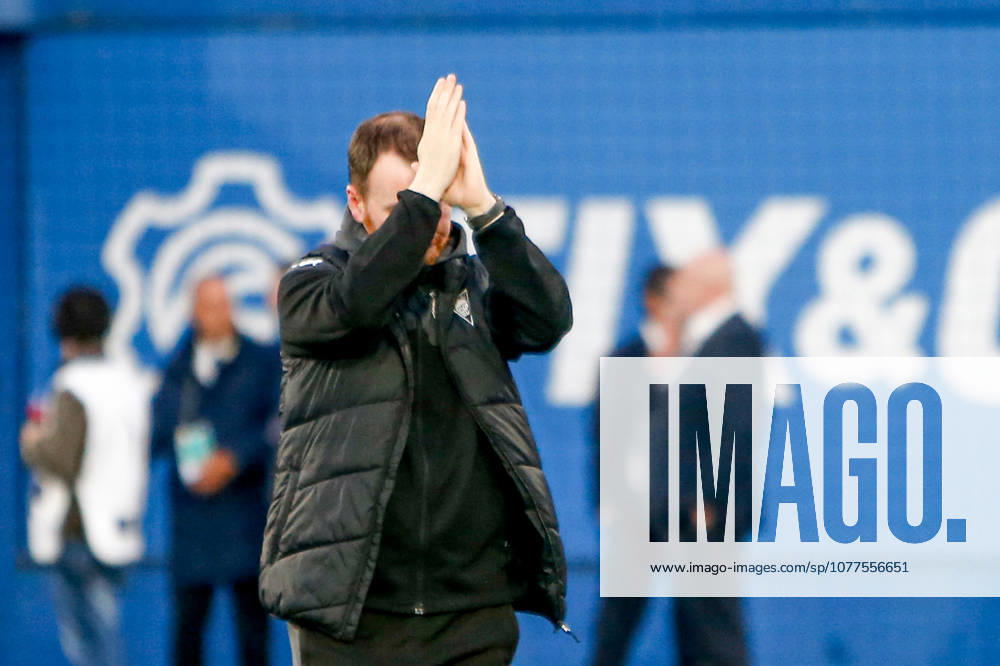GD Estoril Praia v SL Benfica - Primeira Liga Ian Cathro, head coach of GD Estoril de Praia, reacts during the Primeira Liga match between GD Estoril Praia and SL Benfica at Estadio Antonio Coimbra da Mota in Estoril, Portugal, on May 16, 2026. Lisbon Estoril Portugal
