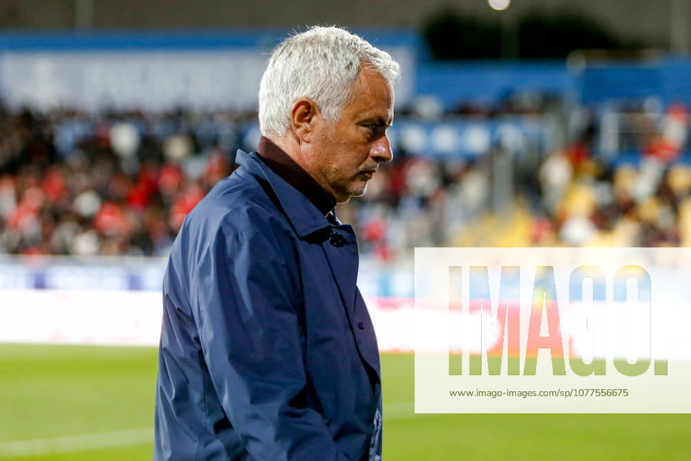 GD Estoril Praia v SL Benfica - Primeira Liga Jose Mourinho, head coach of SL Benfica, looks on during the Primeira Liga match between GD Estoril Praia and SL Benfica at Estadio Antonio Coimbra da Mota in Estoril, Portugal, on May 16, 2026. Lisbon Estoril Portugal
