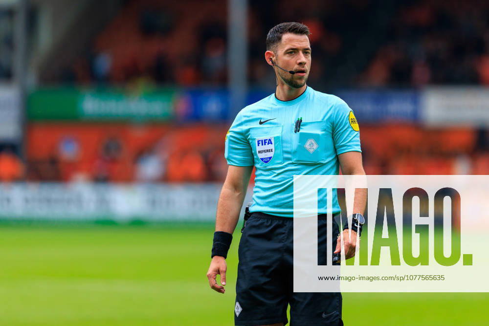 2026-05-17 FC Volendam v SC Telstar - Dutch Eredivisie VOLENDAM, NETHERLANDS - MAY 17: Referee Marc Nagtegaal during the Dutch Eredivisie match between FC Volendam and SC Telstar at Kras Stadion on May 17, 2026 in Volendam, Netherlands. Volendam Kras Stadion Netherlands Content not available for redistribution in The Netherlands directly or indirectly through any third parties.