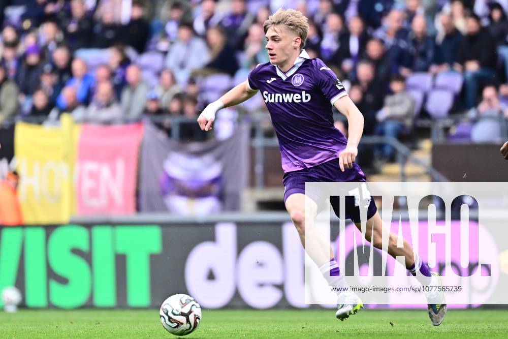 RSC Anderlecht v KV Mechelen - Jupiler Pro League Champions Play-Off ANDERLECHT, BELGIUM - MAY 17 : De Cat Nathan midfielder of RSC Anderlecht in action during the Jupiler Pro League Champions Play-Off match between RSC Anderlecht and KV Mechelen on May 17, 2026 in Anderlecht, Belgium, 17 05 2026 Anderlecht Belgium