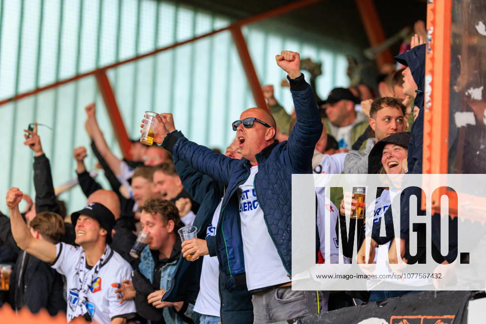 2026-05-17 FC Volendam v SC Telstar - Dutch Eredivisie VOLENDAM, NETHERLANDS - MAY 17: Telstar fans after scoring 1-1 during the Dutch Eredivisie match between FC Volendam and SC Telstar at Kras Stadion on May 17, 2026 in Volendam, Netherlands. Volendam Kras Stadion Netherlands Content not available for redistribution in The Netherlands directly or indirectly through any third parties.