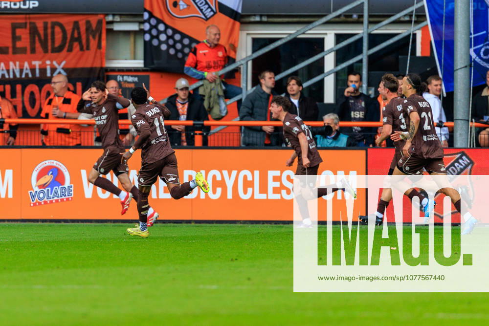 2026-05-17 FC Volendam v SC Telstar - Dutch Eredivisie VOLENDAM, NETHERLANDS - MAY 17: Telstar celebrates after scoring 1-1 during the Dutch Eredivisie match between FC Volendam and SC Telstar at Kras Stadion on May 17, 2026 in Volendam, Netherlands. Volendam Kras Stadion Netherlands Content not available for redistribution in The Netherlands directly or indirectly through any third parties.