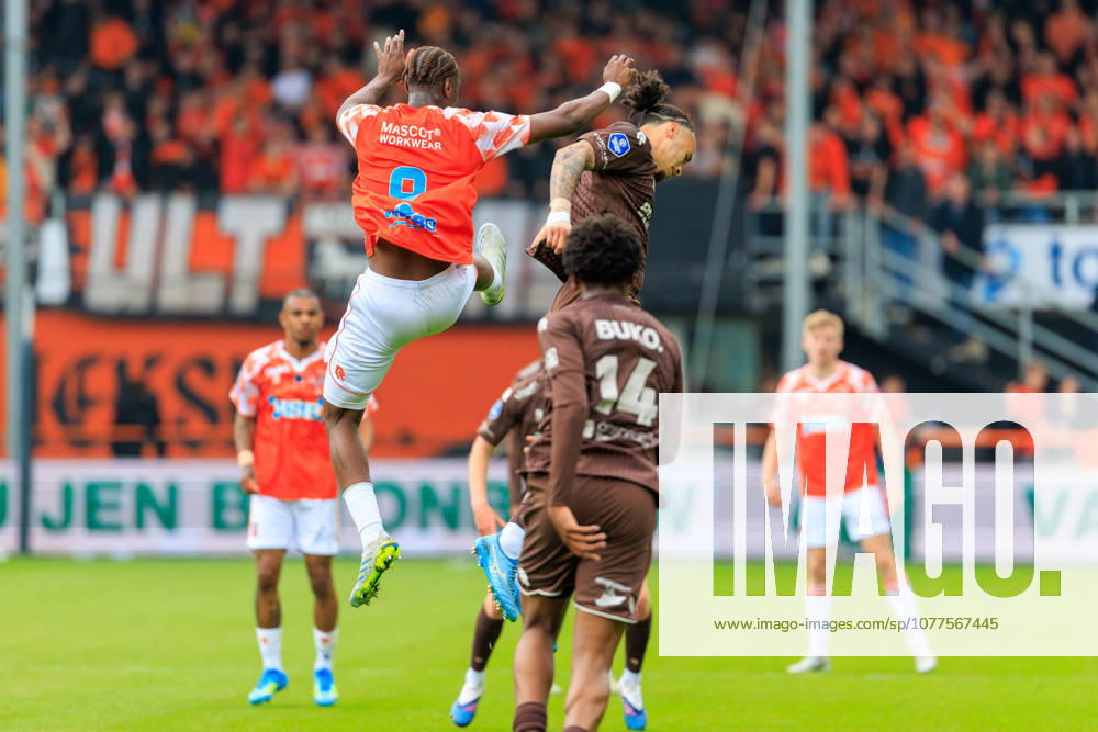 2026-05-17 FC Volendam v SC Telstar - Dutch Eredivisie VOLENDAM, NETHERLANDS - MAY 17: Gibson Yah of FC Volendam, Devon Koswal of Telstar during the Dutch Eredivisie match between FC Volendam and SC Telstar at Kras Stadion on May 17, 2026 in Volendam, Netherlands. Volendam Kras Stadion Netherlands Content not available for redistribution in The Netherlands directly or indirectly through any third parties.