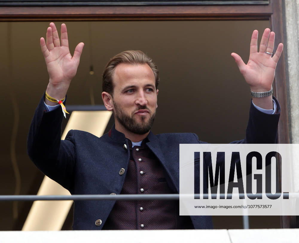 Champion celebration at Munich City Hall, Marienplatz Muenchen, in the picture Harry Kane FC Bayern Muenchen