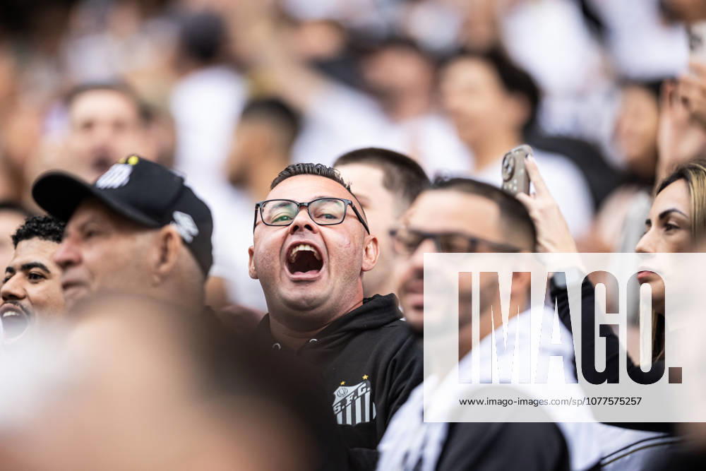 Brasileirao 2026: Santos vs. Coritiba SAO PAULO, BRAZIL - MAY 16: Santos fans are calling for Neymar to be called up for the World Cup in the match between Santos and Coritiba, valid for the Sixteenth round of the Brasileirao 2026, this Sunday (17), at Neo Quimica Arena, SP, Brazil on May 17, 2026.