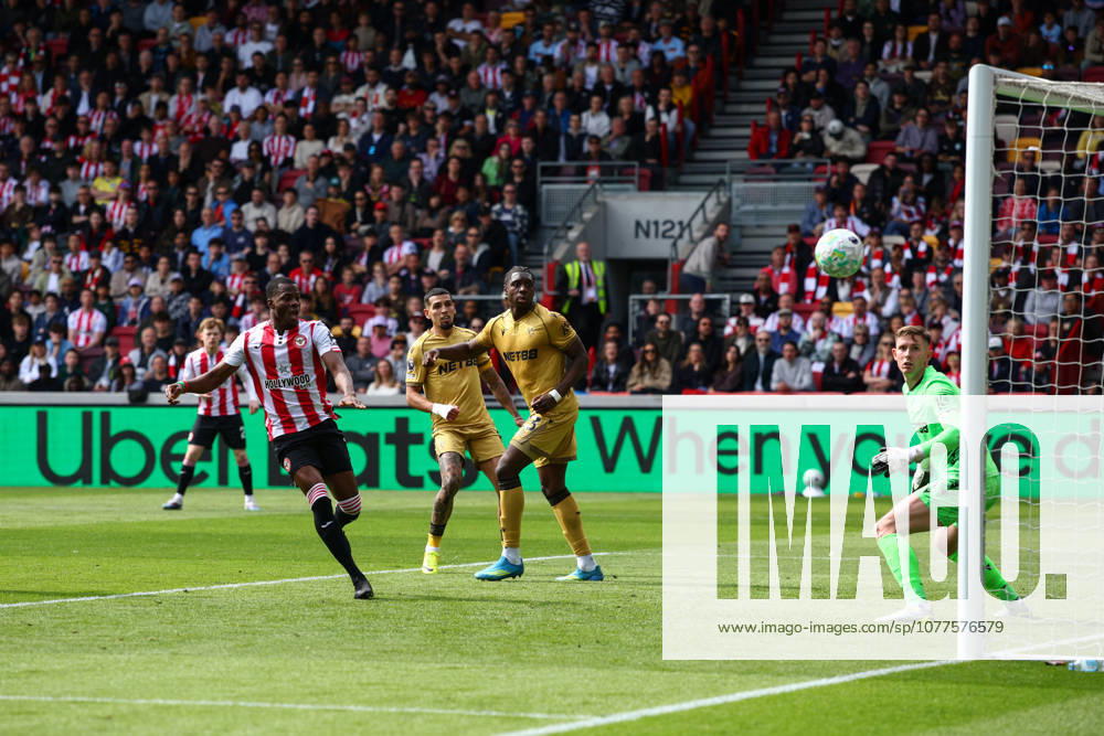 Premier League: Brentford v Crystal Palace LONDON, UK - 17th May 2026: Dango Ouattara of Brentford scores his side s first goal during the Premier League match between Brentford FC and Crystal Palace FC at Gtech Community Stadium London Gtech Community Stadium England United Kingdom