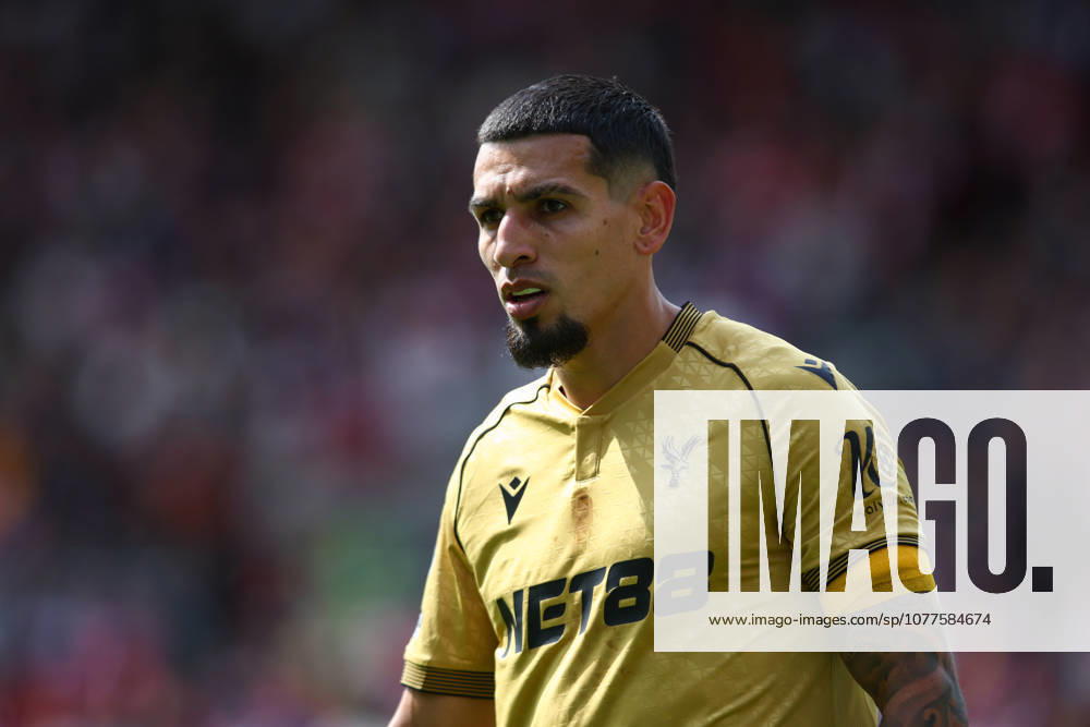Premier League: Brentford v Crystal Palace LONDON, UK - 17th May 2026: Daniel Munoz of Crystal Palace during the Premier League match between Brentford FC and Crystal Palace FC at Gtech Community Stadium London Gtech Community Stadium England United Kingdom