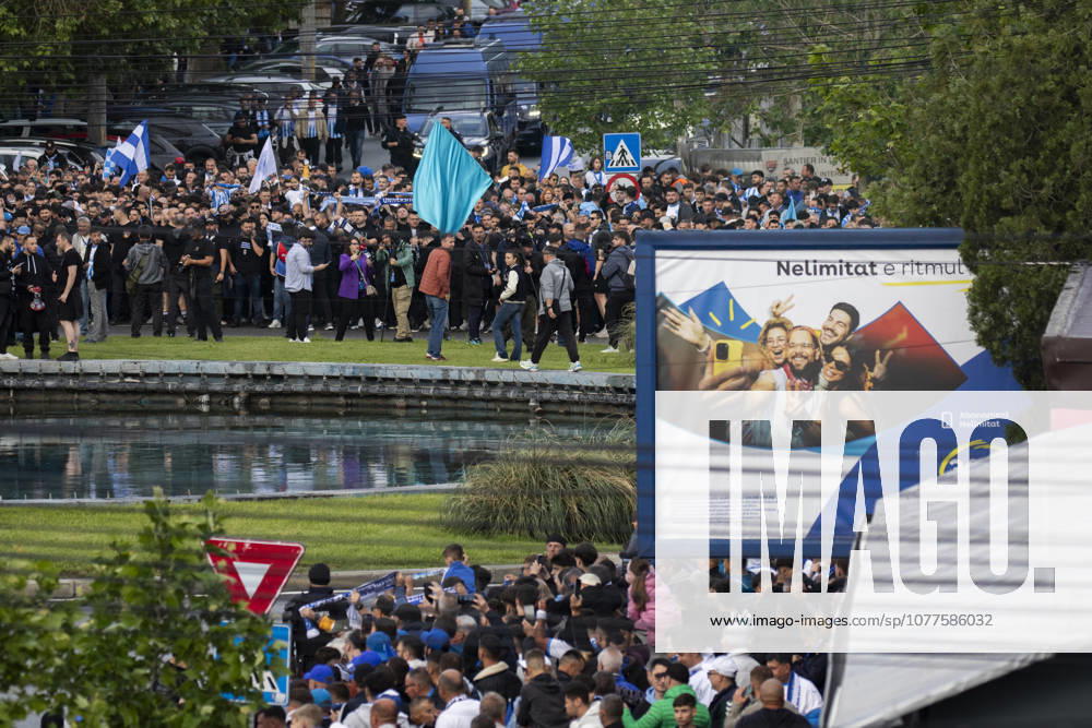 Craiova, Romania, Superliga Season 2025-2026, Play-Off, Stage 9, Universitatea Craiova vs FC Universitatea Cluj, Ion Oblemenco stadium, Craiova, Romania The Universitatea Craiova supportes arrive at the stadium