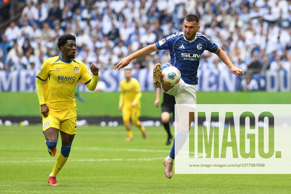 Hasan Kurucay FC Schalke 04 in action, on the ball, single action during the 2 Bundesliga match between FC Schalke 04 and Eintracht Braunschweig, Veltins Arena on May 17, 2026 in Gelsenkirchen, Germany Photo by Ralf Treese DeFodi Images Hasan Kurucay FC Schalke 04 controls the ball during the 2 Bundesliga match between FC Schalke 04 and Eintracht Braunschweig at Veltins Arena on May 17, 2026 in Gelsenkirchen, Germany Photo by Ralf Treese DeFodi Images Photo by Ralf Treese DeFodi Images