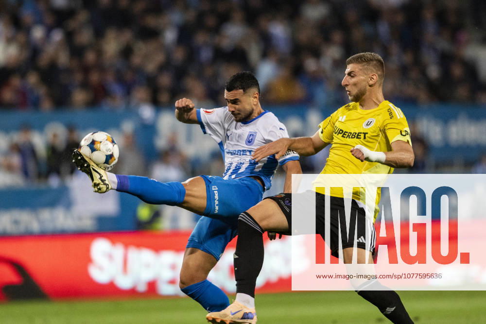 Craiova, Romania, Superliga Season 2025-2026, Play-Off, Stage 9, Universitatea Craiova vs FC Universitatea Cluj, Ion Oblemenco stadium, Craiova, Romania 6 Vladimir Screciu puts in a tackle and wins the ball