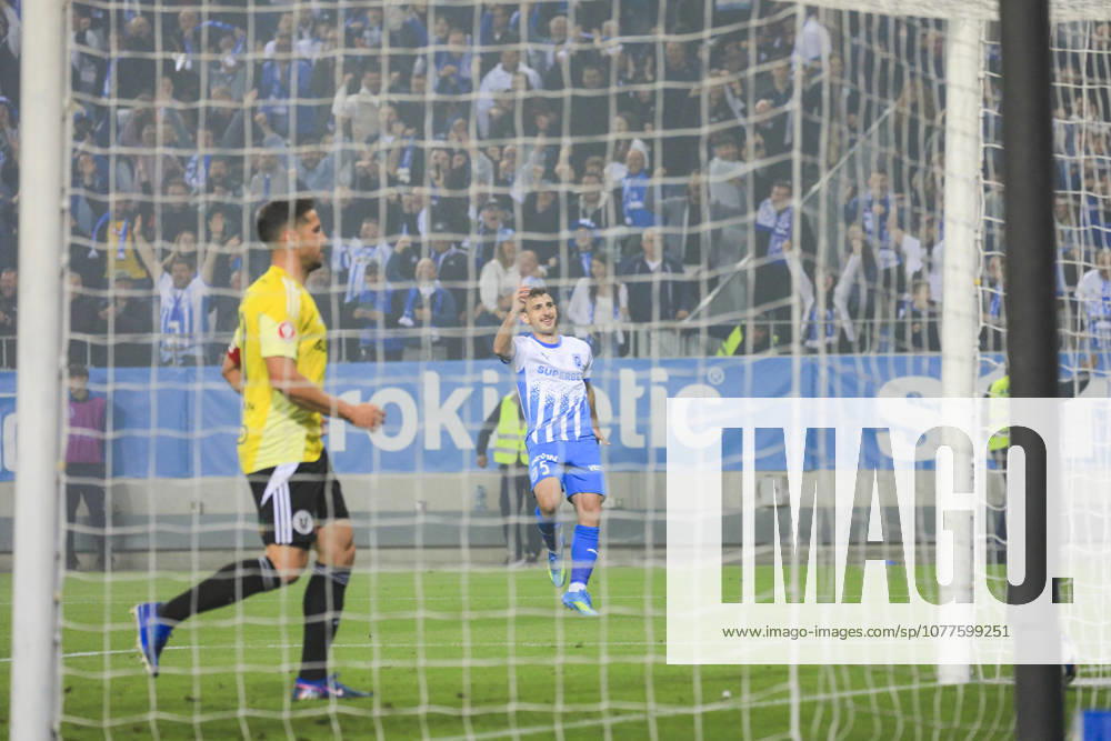 Craiova, Romania, Superliga Season 2025-2026, Play-Off, Stage 9, Universitatea Craiova vs FC Universitatea Cluj, Ion Oblemenco stadium, Craiova, Romania 5 Anzor Mekvabishvili celebrates with fans