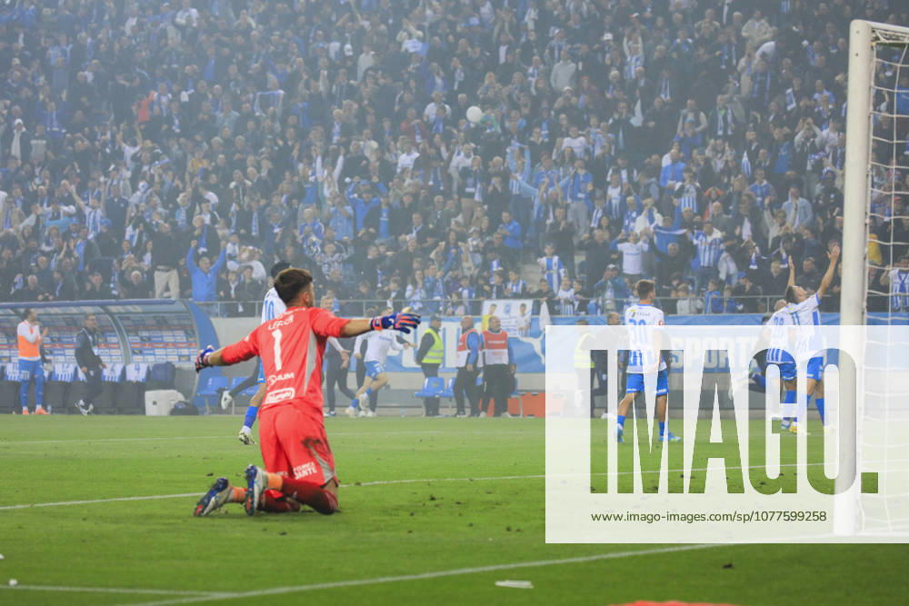 Craiova, Romania, Superliga Season 2025-2026, Play-Off, Stage 9, Universitatea Craiova vs FC Universitatea Cluj, Ion Oblemenco stadium, Craiova, Romania 1 Stefan Lefter upset after conceding fourth goal