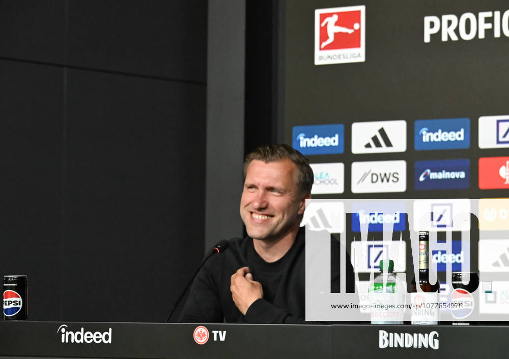 Fussball 1 Bundesliga, Eintracht Frankfurt Press Conference Sport Vorstand Markus Krösche v l Markus Krösche Vorstand Sport der Eintracht Frankfurt Fußball AG