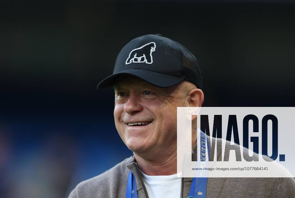 Premier League - Chelsea v Tottenham Hotspur LONDON, ENGLAND, MAY 19: Actor Ross Kemp watches on from the dugout club at Stamford Bridge during the Premier League match between Chelsea v Tottenham Hotspur at Stamford Bridge Stadium, London, England, on May 19. (Photo by Daniel Weir) London Stamford Bridge Stadium England