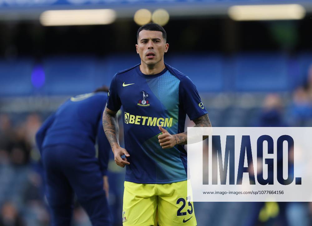 Premier League - Chelsea v Tottenham Hotspur LONDON, ENGLAND, MAY 19: Pedro Porro of Tottenham Hotspur warms up ahead of the Premier League match between Chelsea v Tottenham Hotspur at Stamford Bridge Stadium, London, England, on May 19. (Photo by Daniel Weir) London Stamford Bridge Stadium England
