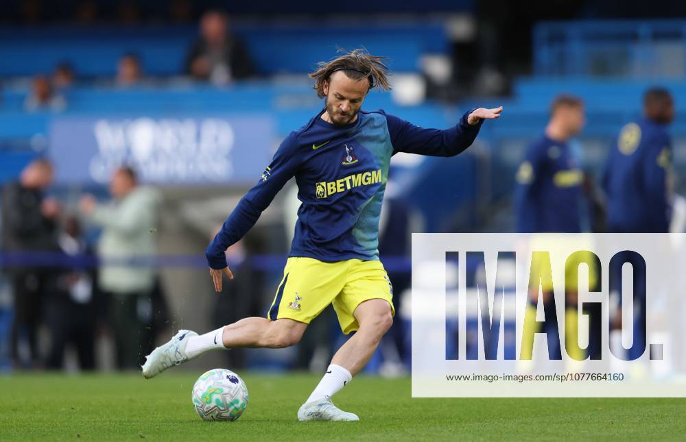 Premier League - Chelsea v Tottenham Hotspur LONDON, ENGLAND, MAY 19: James Maddison of Tottenham Hotspur warms up ahead of the Premier League match between Chelsea v Tottenham Hotspur at Stamford Bridge Stadium, London, England, on May 19. (Photo by Daniel Weir) London Stamford Bridge Stadium England