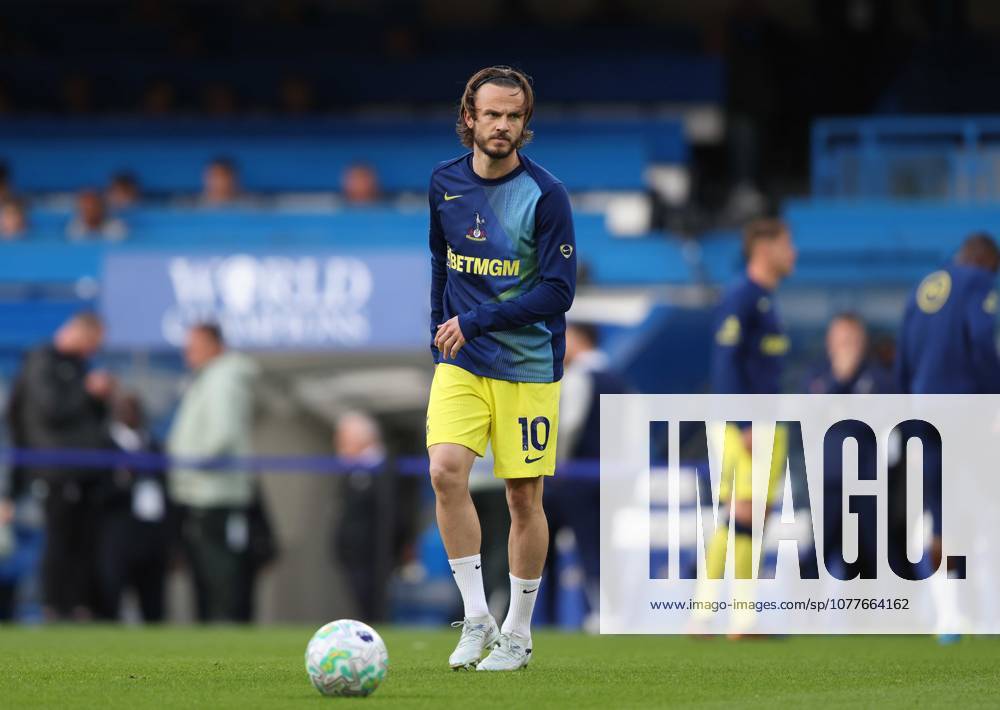 Premier League - Chelsea v Tottenham Hotspur LONDON, ENGLAND, MAY 19: James Maddison of Tottenham Hotspur warms up ahead of the Premier League match between Chelsea v Tottenham Hotspur at Stamford Bridge Stadium, London, England, on May 19. (Photo by Daniel Weir) London Stamford Bridge Stadium England