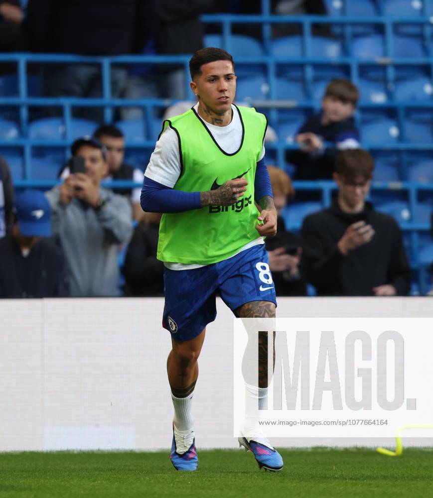 Premier League - Chelsea v Tottenham Hotspur LONDON, ENGLAND, MAY 19: Enzo Fernandez of Chelsea warms up ahead of the Premier League match between Chelsea v Tottenham Hotspur at Stamford Bridge Stadium, London, England, on May 19. (Photo by Daniel Weir) London Stamford Bridge Stadium England