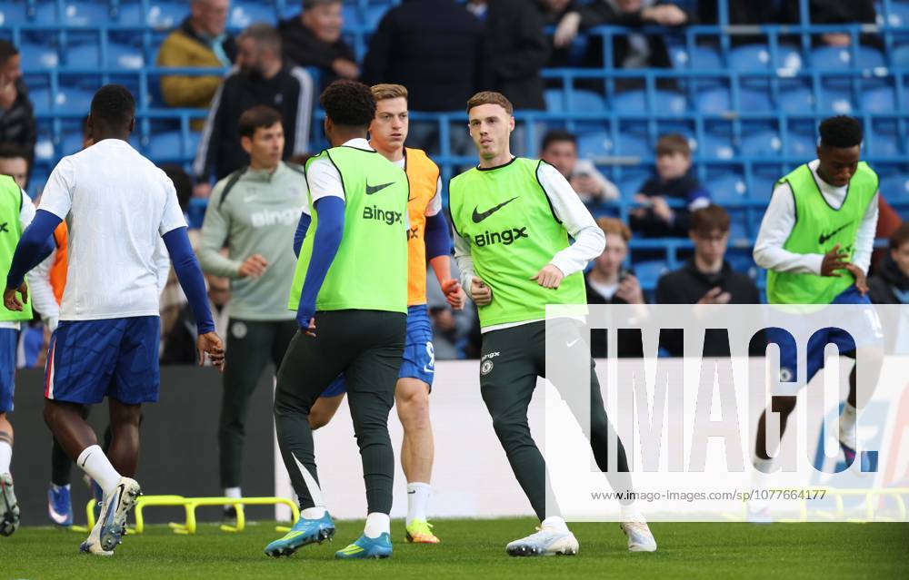 Premier League - Chelsea v Tottenham Hotspur LONDON, ENGLAND, MAY 19: Cole Palmer of Chelsea warms up ahead of the Premier League match between Chelsea v Tottenham Hotspur at Stamford Bridge Stadium, London, England, on May 19. (Photo by Daniel Weir) London Stamford Bridge Stadium England