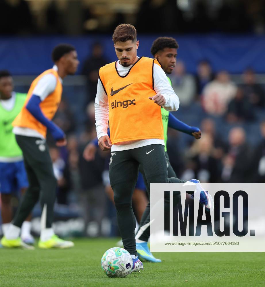 Premier League - Chelsea v Tottenham Hotspur LONDON, ENGLAND, MAY 19: Pedro Neto of Chelsea warms up ahead of the Premier League match between Chelsea v Tottenham Hotspur at Stamford Bridge Stadium, London, England, on May 19. (Photo by Daniel Weir) London Stamford Bridge Stadium England