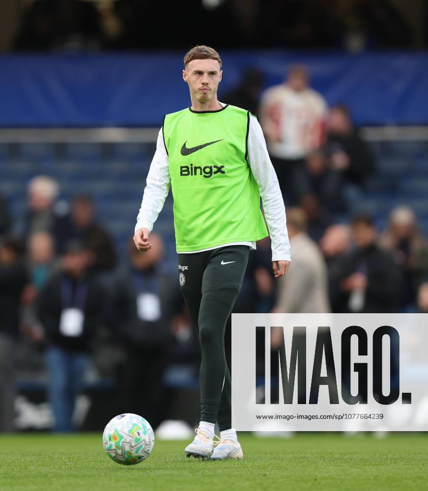 Premier League - Chelsea v Tottenham Hotspur LONDON, ENGLAND, MAY 19: Cole Palmer of Chelsea warms up ahead of the Premier League match between Chelsea v Tottenham Hotspur at Stamford Bridge Stadium, London, England, on May 19. (Photo by Daniel Weir) London Stamford Bridge Stadium England