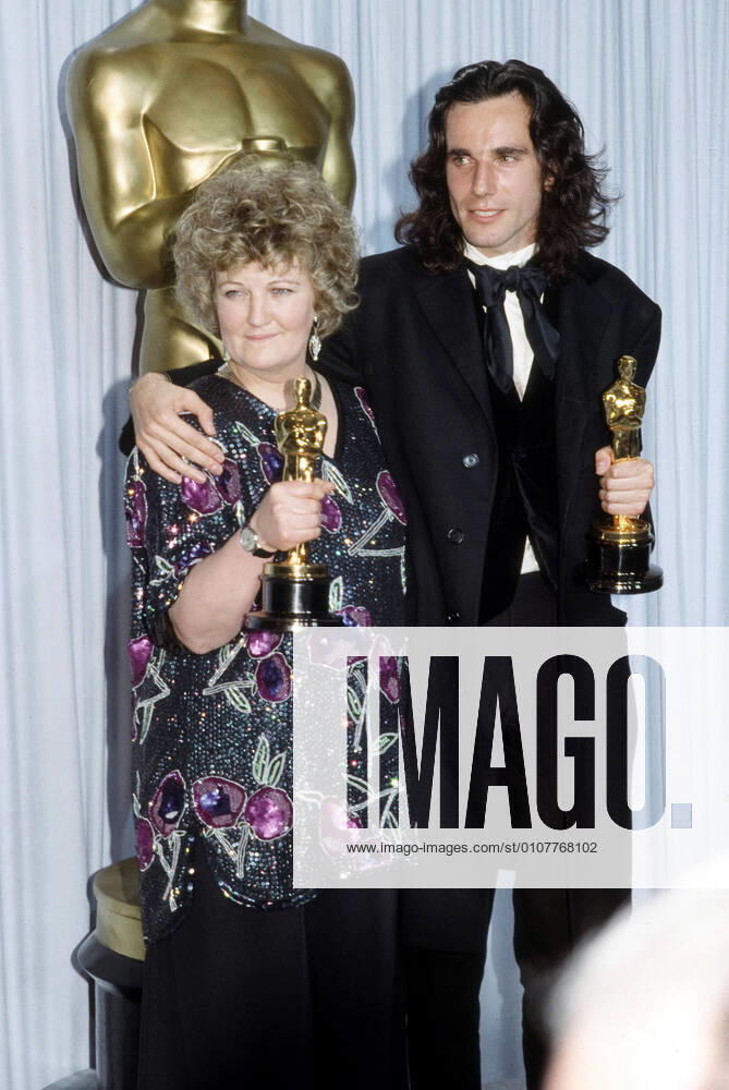 OSCARS. Bester Hauptdarsteller. Preisträger 1981-1990 Brenda Fricker (Best Supporting Actress) and Daniel Day-Lewis (Best Actor) at the 62nd Annual Academy Awards, March 26th, 1990 File Reference 34000-0995PLTHA Los Angeles CA