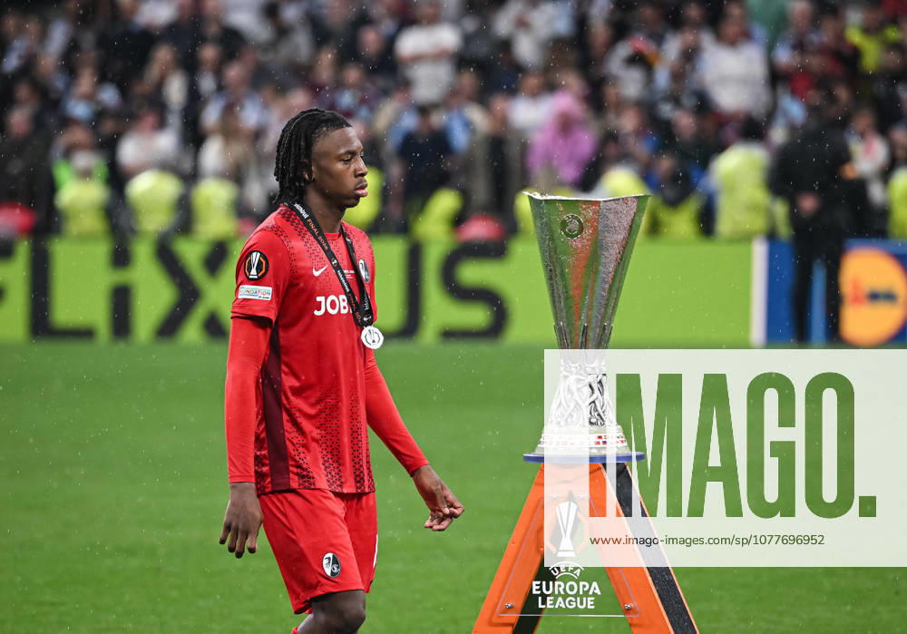 FOOTBALL EUROPA LEAGUE SEASON 2025 2026 Final in Istanbul 21 05 2026 SC Freiburg Aston Villa Enttaeuschnung SC Freiburg Johan Manzambi misses out on Europa League trophy