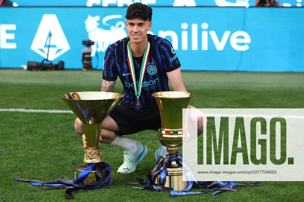 Serie A Fc Internazionale - Hellas Verona FC Alessandro Bastoni of Fc Internazionale poses for a photo with the Coppa Italia and Serie A trophies at the end of the Serie A match beetween Fc Internazionale and Hellas Verona FC at Stadio Giuseppe Meazza on May 17 2026 in Milan Italy . Milano Stadio Giuseppe Meazza Italy