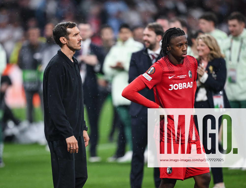 FOOTBALL EUROPA LEAGUE SEASON 2025 2026 Final in Istanbul 21 05 2026 SC Freiburg Aston Villa Enttaeuschnung SC Freiburg ITrainer Julian Schuster left and Johan Manzambi right