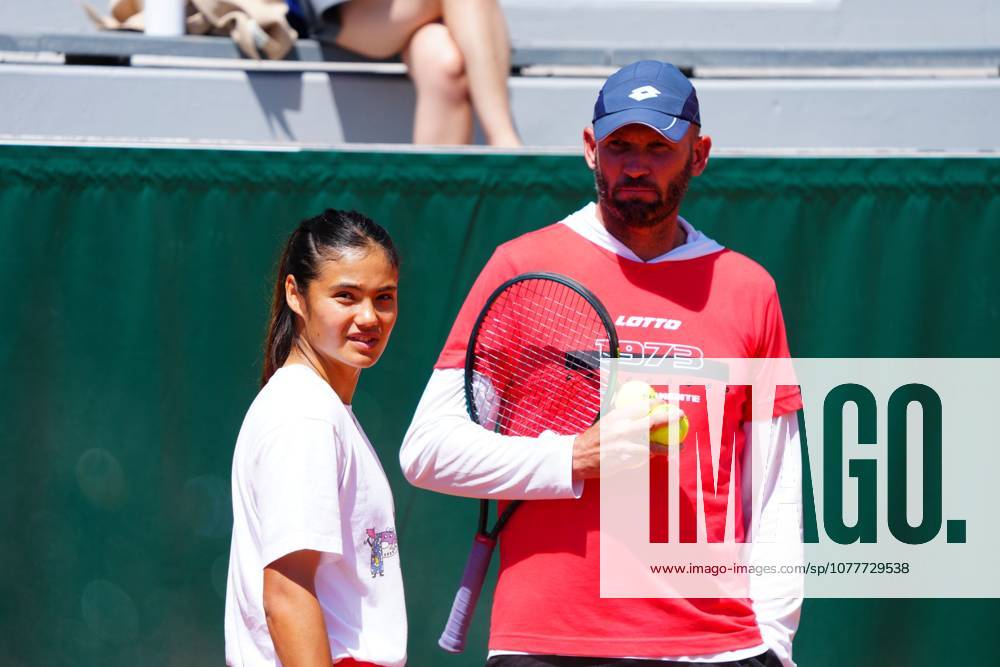 Emma Raducanu with coach Andrew Richardson French Open Tennis, Friday Previews, Qualifying and Practice, Tennis, Roland Garros, Paris, France - 22 May 2026Paris Roland Garros France