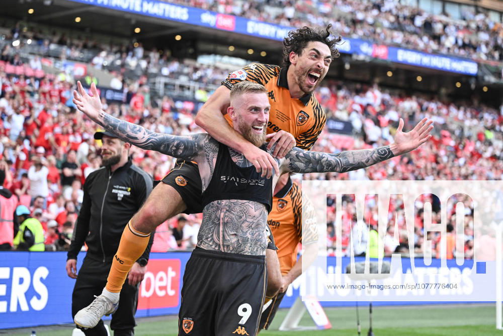 Hull City v Middlesbrough Sky Bet Championship Oliver McBurnie of Hull City celebrates with Matt Crooks of Hull City after scoring his sides first goal during the Sky Bet Championship Play-Off Final between Hull City and Middlesbrough at Wembley Stadium, London. 23 05 2026 UK Newspapers OUT