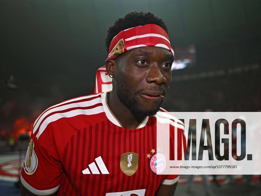 Football DFB Pokal 2025 2026, Final, FC Bayern Munich VfB Stuttgart, at Olympiastadion Berlin Alphonso Davies FC Bayern Munich cheering with funny headgear DFL and DFB regulations prohibit any use of photographs as image sequences and or quasi video