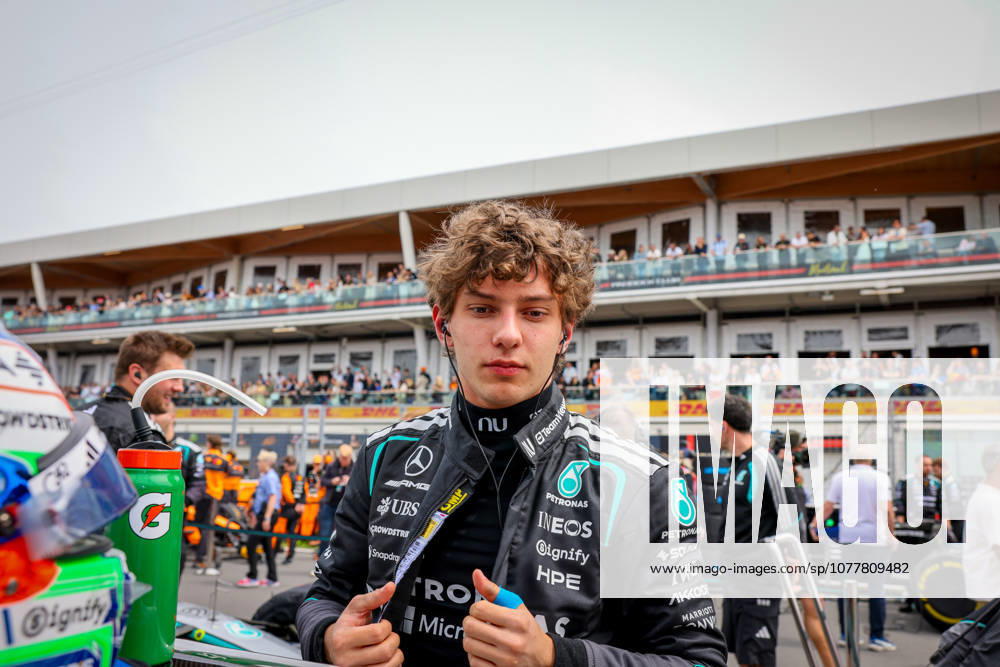 IPA85024863 - (12) Andrea Kimi Antonelli (ITA) - Mercedes-AMG PETRONAS F1 Team - Mercedes W17 - Mercedes E Performance during the Sprint Race of Formula 1 AWS Canadian Grand Prix 2026 at Circuit Gilles Villeneuve in Montreal, Canada. Round 7 of the 2026 FIA Formula One World Championship, WM, Weltmeisterschaft held May 22-24, 2026. The Circuit Gilles Villeneuve on Ile Notre-Dame in Montreal, named after the legendary Ferrari driver, hosts the Sprint format for the seventh round. This event weekend features the F1 Sprint format, with a Sprint Shootout and Sprint Race in addition to the standard qualifying session and Grand Prix. during Formula 1 AWS Canadian Grand Prix 2026 - Round 7 - Circuit Gilles Villeneuve, Formula 1 Championship in , , May 23 2026