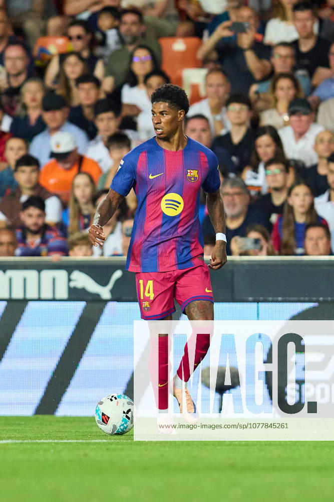 Valencia CF v FC Barcelona, Barca - LaLiga EA Sports VALENCIA, SPAIN - MAY 23: Marcus Rashford of FC Barcelona runs with the ball during to the LaLiga EA Sports match between Valencia CF and FC Barcelona at Estadio Mestalla on May 23, 2026 in Valencia, Spain. (Photo by Jose Torres Photo Players Images Magara Press) Valencia Estadio Mestalla Spain
