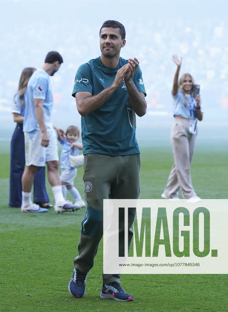 Manchester, England, 24th May 2026. Rodri of Manchester City claps the fans during the Manchester City vs Aston Villa Premier League match at the Etihad Stadium, Manchester. Picture credit should read: Andrew Yates Sportimage . SPI_091_AY_Man_City_Villa SPI-4819-0096
