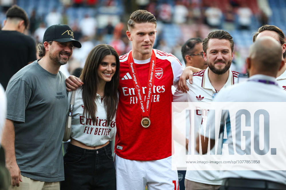 Viktor Gyökeres of Arsenal celebrates with the trophy for winning Premier League after the Premier League football match between Crystal Palace and Arsenal on May 24, 2026 in London Photo Daniel Weir BILDBYRAN COP 183 XX0039 fotboll football soccer fotball premier league crystal palace arsenal bbeng jubel