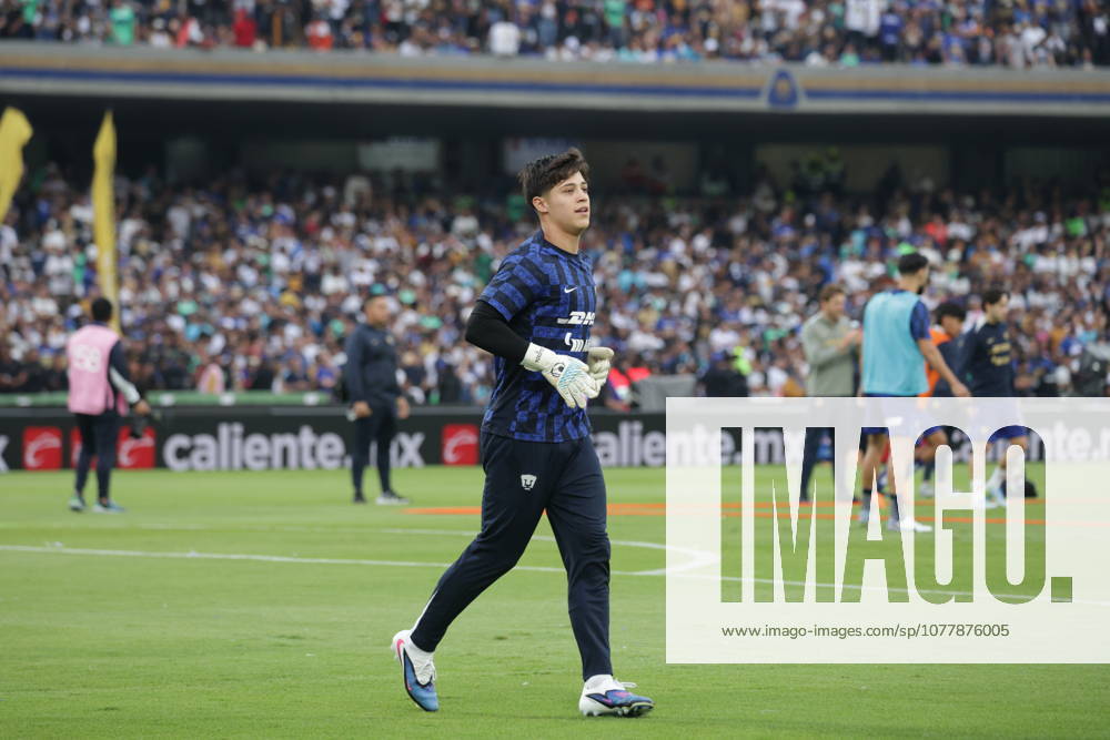 Pablo Lara 35 of Pumas warms-up before the final second leg match between Pumas UNAM and Cruz Azul as part of the Liga MX Torneo Clausura 2026 at Estadio Olimpico Universitario. on May 24, 2026 in Mexico City, Mexico. Mexico City Mexico - ZUMAe321 20260524_zsa_e321_134