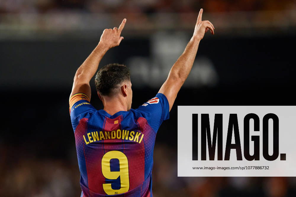 Valencia CF v FC Barcelona, Barca - LaLiga EA Sports Robert Lewandowski of FC Barcelona celebrates after scoring the team s first goal during the LaLiga EA Sports match between Valencia CF and FC Barcelona at Mestalla stadium in Valencia, Spain, on May 23, 2026. Valencia Spain