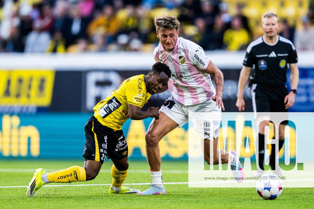 Elfsborgs Momoh Ibrahim Kamara and Häckens Silas Andersen during the football match in Allsvenskan between Elfsborg and Häcken on May 25, 2026 in Boras