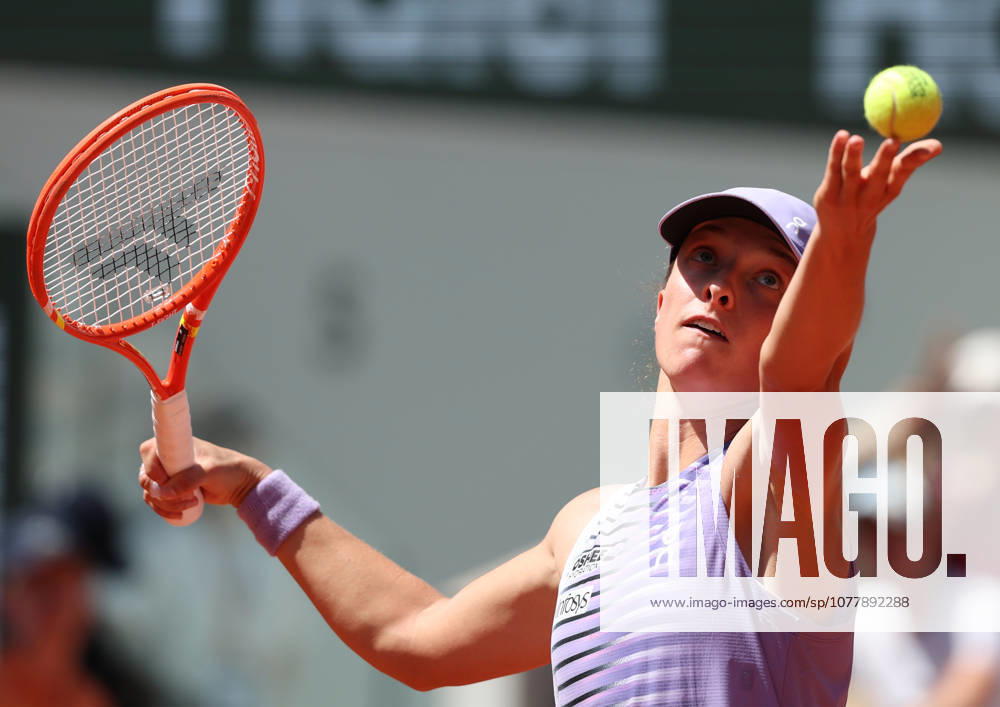 IGA SWIATEK of Poland during the match against E. Jones of Australia in the first round of tennis tournament Roland Garros, Paris, France. Swiatek won 6:1, 6:2. Paris France - ZUMAc278 20260525_zsp_c278_040