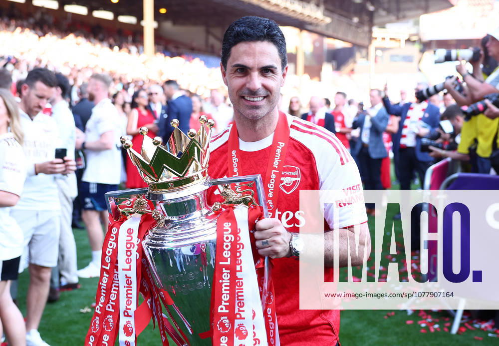 London, England, 24th May 2026. Mikel Arteta, Manager of Arsenal celebrates with the trophy after the Crystal Palace vs Arsenal Premier League match at Selhurst Park, London. Picture credit should read: Paul Terry Sportimage . SPI_190_PT_Palace_Arsenal SPI-4818-0191