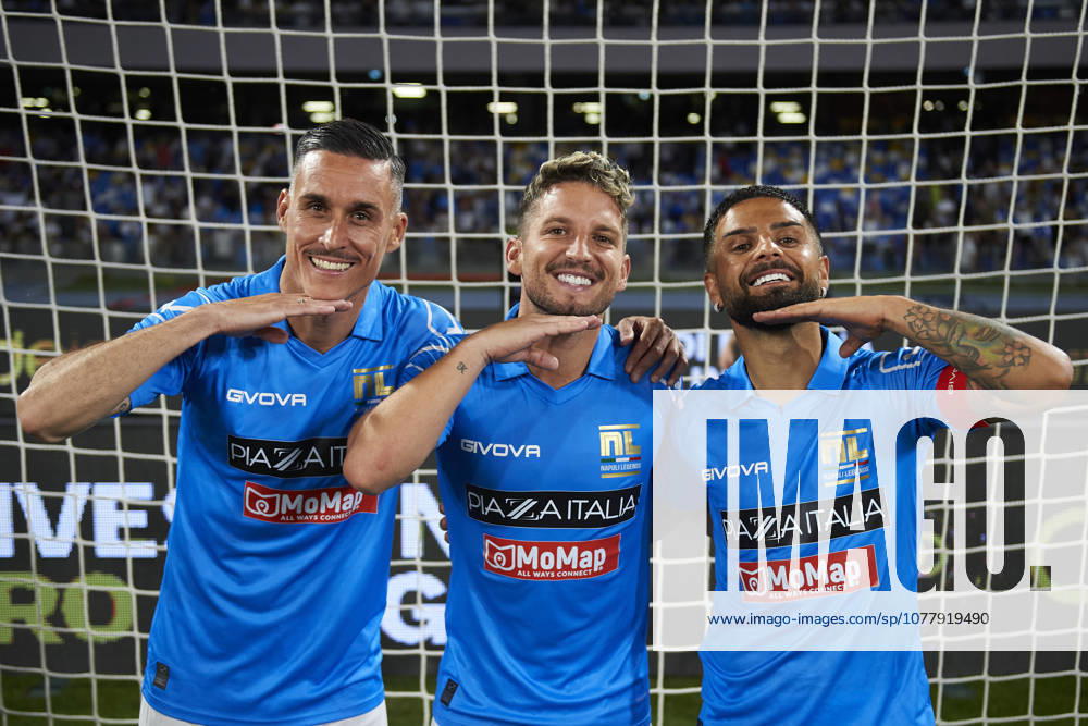 Napoli Legends v Worlds Legends - La Notte dei Leoni NAPLES, ITALY - MAY 26: Spanish former professional footballer (L), Belgian former professional footballer Dries Mertens (C) and Italian professional footballer Lorenzo Insigne pose for a photo during La Notte dei Leoni football match between Napoli Legends and Worlds Legends in Naples, Italy on May 26, 2026. The event will raise funds to be donated towards the reconstruction of the Nisida Juvenile Detention Centre Theatre and to the Santobono Pausilipon Foundation. Eliano Imperato Anadolu Naples Italy. Editorial use only. Please get in touch for any other usage.