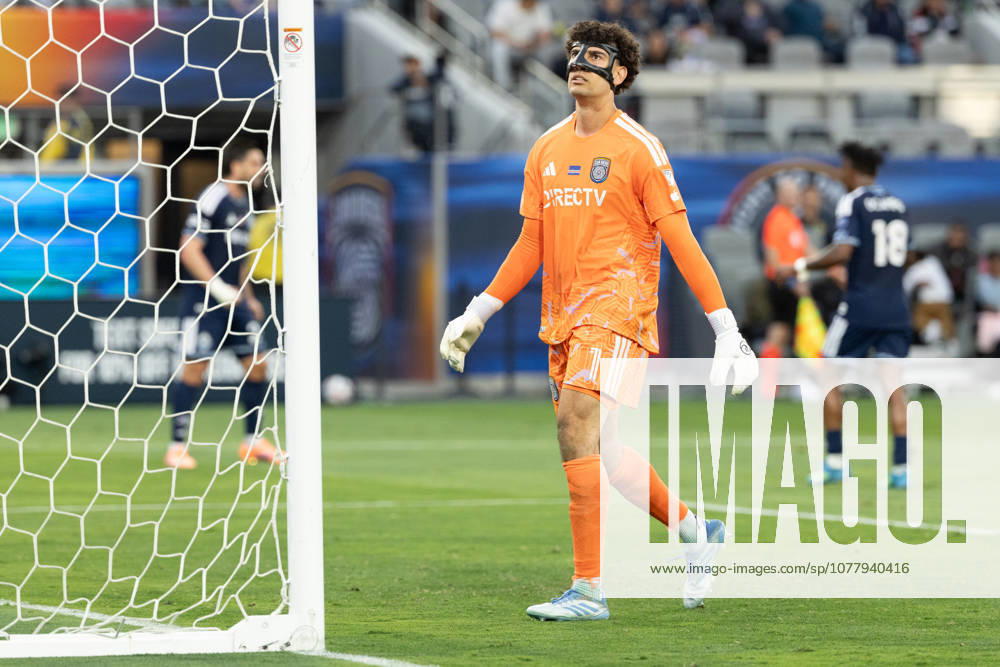 SAN DIEGO, CA - MAY 23: San Diego FC goalkeeper CJ Dos Santos (1) reacts after allowing a goal during a MLS, Fussball Herren, USA match between Vancouver Whitecaps FC and San Diego FC on May 23, 2026 at Snapdragon Stadium in San Diego, CA. (Photo by Karl Anderson Icon Sportswire) SOCCER: MAY 23 MLS San Diego FC vs Vancouver Whitecaps FC Icon272260523053