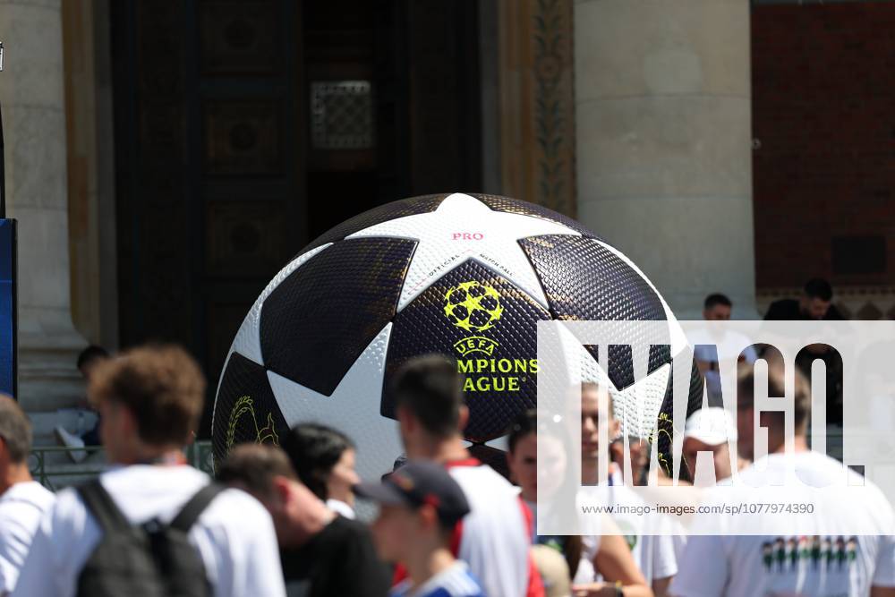 SOCCER - 2025-2026 UEFA Champions League final , Paris vs Arsenal the fan zone ahead of the 2025-2026 UEFA Champions League Final between Paris and Arsenal, enjoying the pre match atmosphere before kickoff in Budapest Budapest Puskas Arena ,Budapest Puskas Arena Hungary