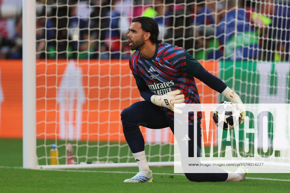 Paris Saint-Germain v Arsenal FC - UEFA Champions League Final 2026 David Raya, goalkeeper of Arsenal warms up before the UEFA Champions League Final 2026 match between Paris Saint-Germain and Arsenal FC at Puskas Arena on May 30, 2026 in Budapest, Hungary. WARNING! This Photograph May Only Be Used For Newspaper And Or Magazine Editorial Purposes. May Not Be Used For Publications Involving 1 player, 1 Club Or 1 Competition Without Written Authorisation From Football DataCo Ltd. For Any Queries, Please Contact Football DataCo Ltd on +44 (0) 207 864 9121 Budapest Puskas Arena Hungary Hungary