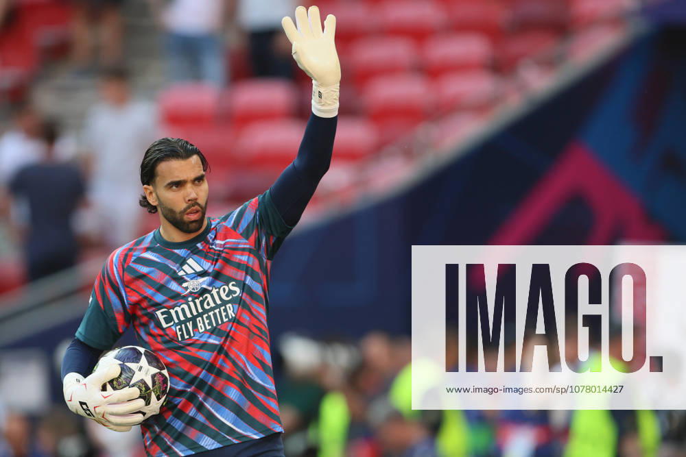 Paris Saint-Germain v Arsenal FC - UEFA Champions League Final 2026 David Raya, goalkeeper of Arsenal waves at fans before the UEFA Champions League Final 2026 match between Paris Saint-Germain and Arsenal FC at Puskas Arena on May 30, 2026 in Budapest, Hungary. WARNING! This Photograph May Only Be Used For Newspaper And Or Magazine Editorial Purposes. May Not Be Used For Publications Involving 1 player, 1 Club Or 1 Competition Without Written Authorisation From Football DataCo Ltd. For Any Queries, Please Contact Football DataCo Ltd on +44 (0) 207 864 9121 Budapest Puskas Arena Hungary Hungary