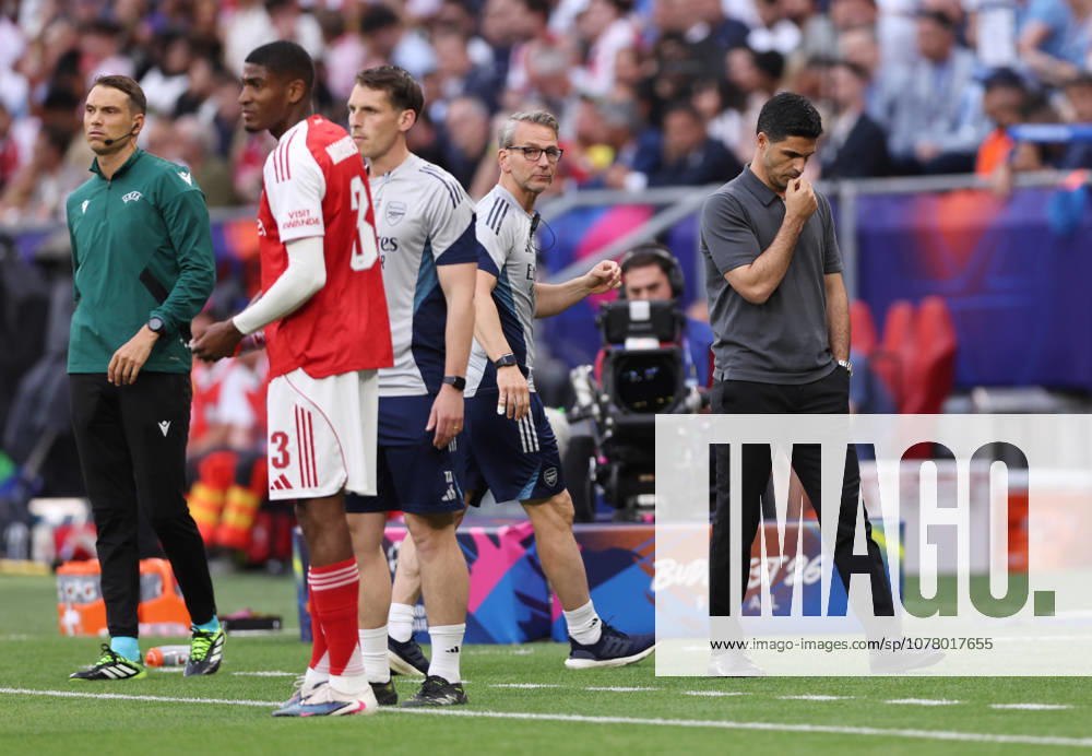 Budapest, Hungary, 30th May 2026. Mikel Arteta manager of Arsenal look son during the Paris Saint Germain vs Arsenal UEFA Champions League Final match at Puskas Arena, Budapest. Picture credit should read: David Klein Sportimage . SPI_075_DK_PSG_Arsenal SPI-4828-0074